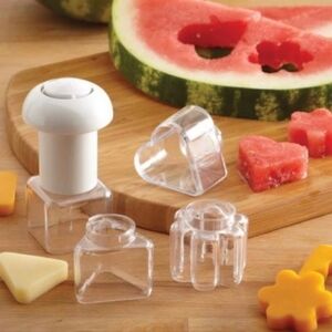 New In Box Pampered Chef Fruit and Cheese Cutter